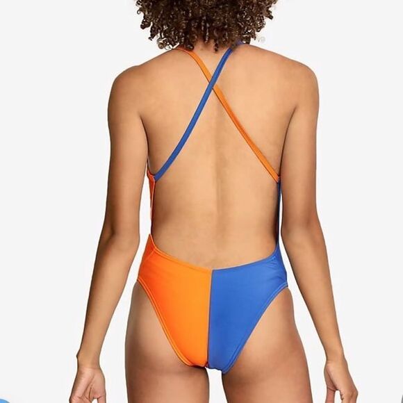 Speedo Solid Half Split One Piece
Female Training Swimsuit‎ Dazzling Blue 32 NWT - Picture 4 of 7